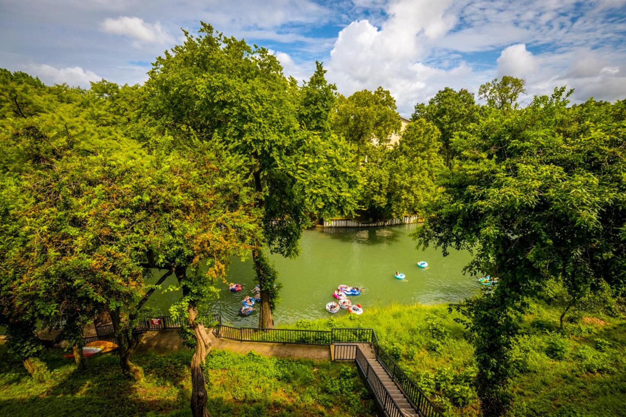 Water Wheel Resort Condo Resort Нью Браунфелс Экстерьер фото