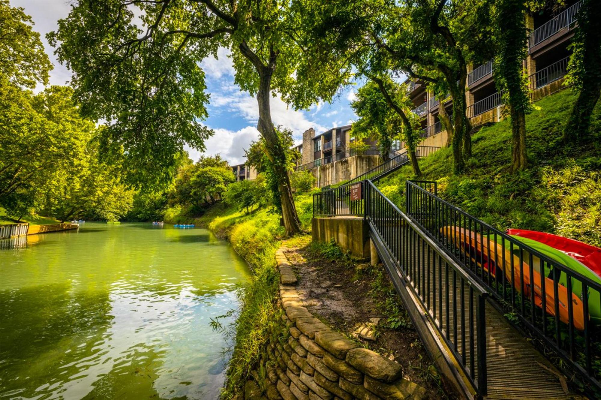 Water Wheel Resort Condo Resort Нью Браунфелс Экстерьер фото